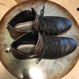 100% Authentic Louis Vuitton Line Up sneakers